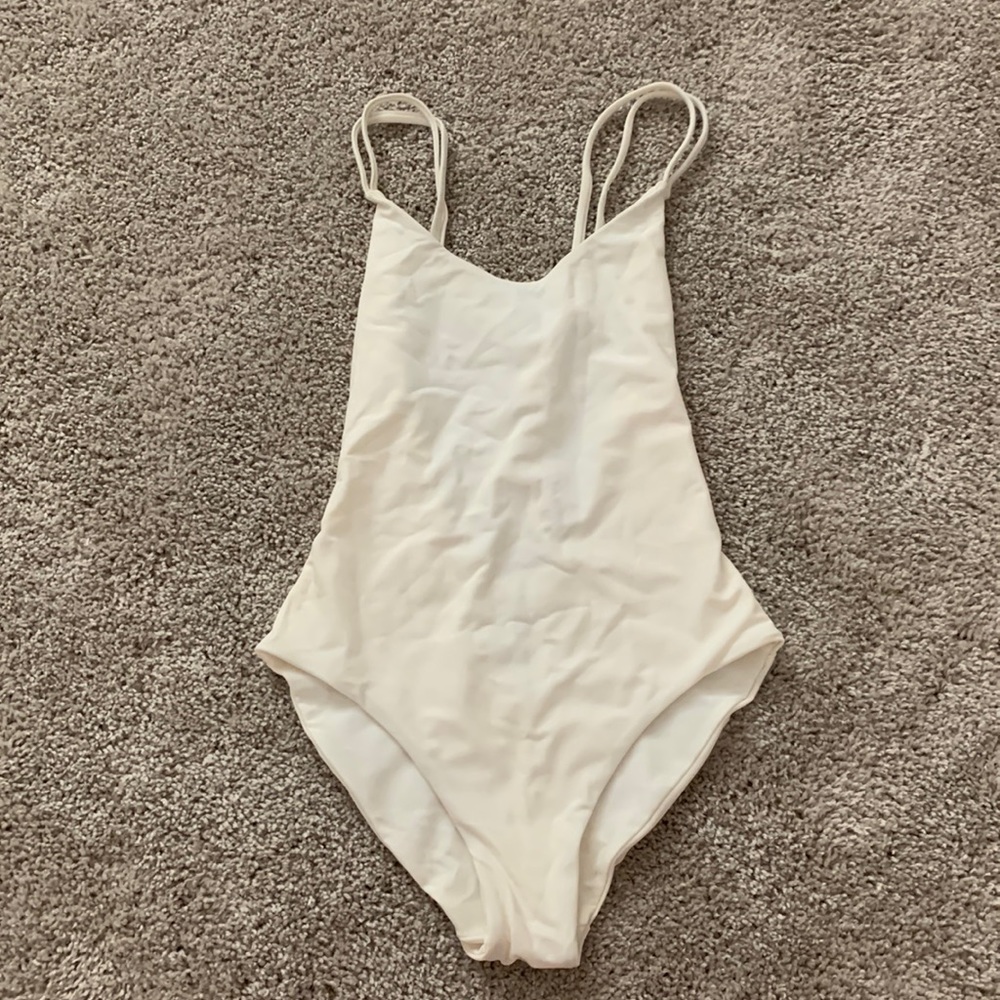 Bone Onepiece Swimwear